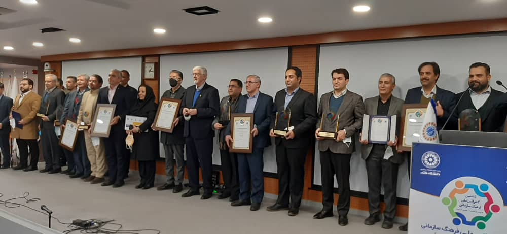 تجارت گردان | بیمه پاسارگاد تقدیرنامه ششمین «کنفرانس ملی فرهنگ سازمانی» و «جایزه مسئولیت اجتماعی مدیریت» را دریافت کرد